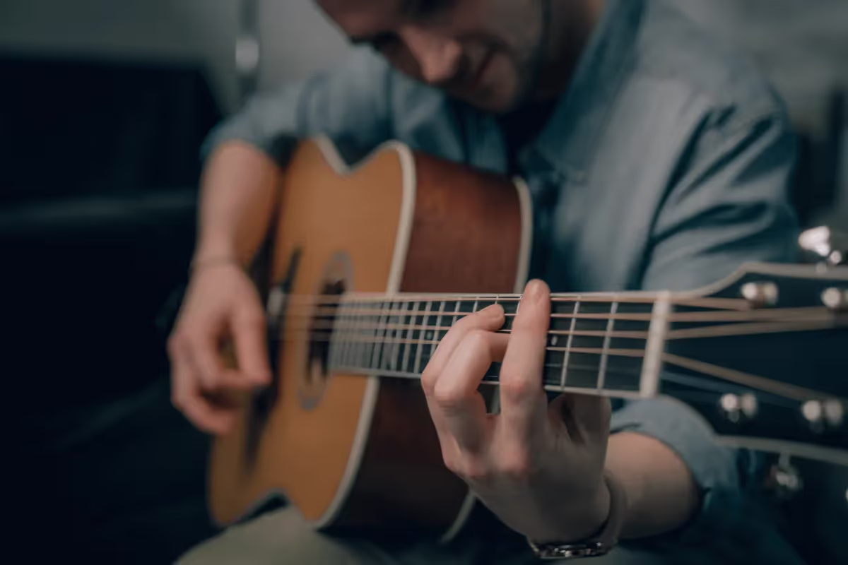 Step-by-Step Guide: How to Read Guitar Chords Easily